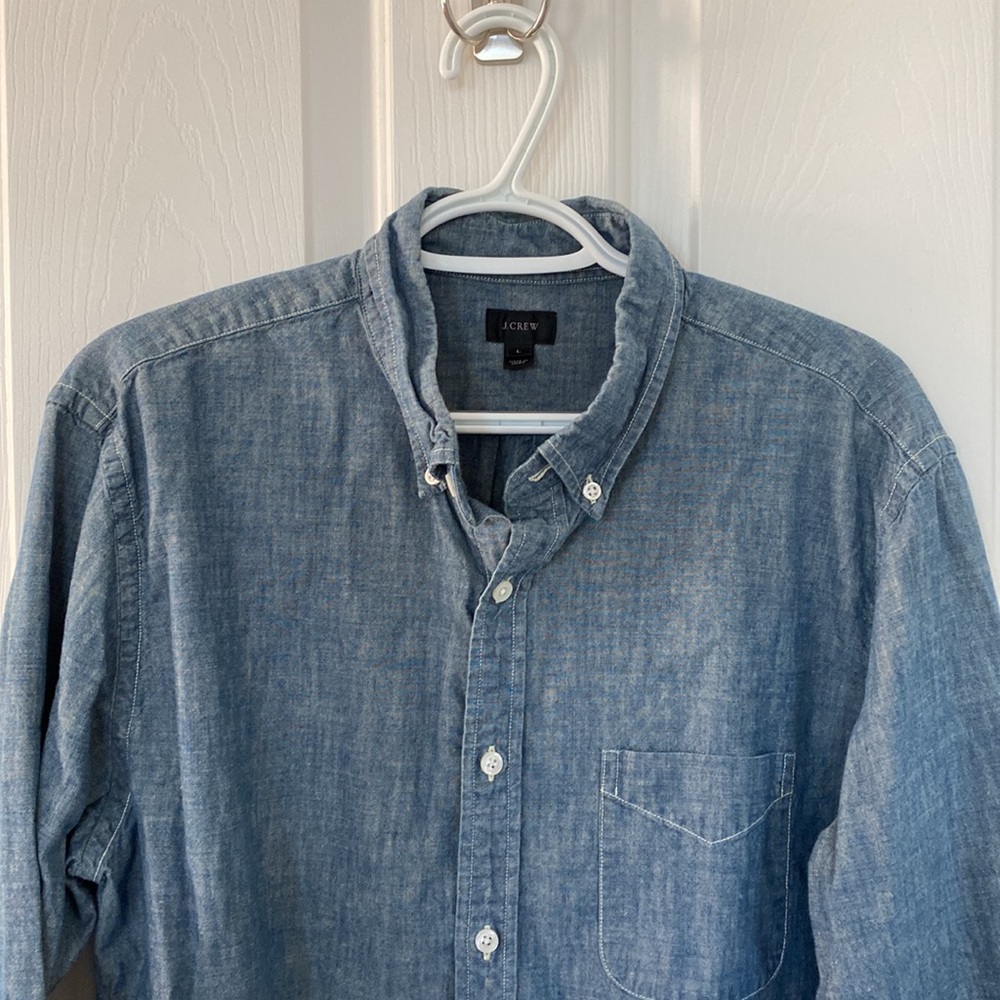 J Crew Men’s Long Sleeve Button Down Chambray Shirt - L